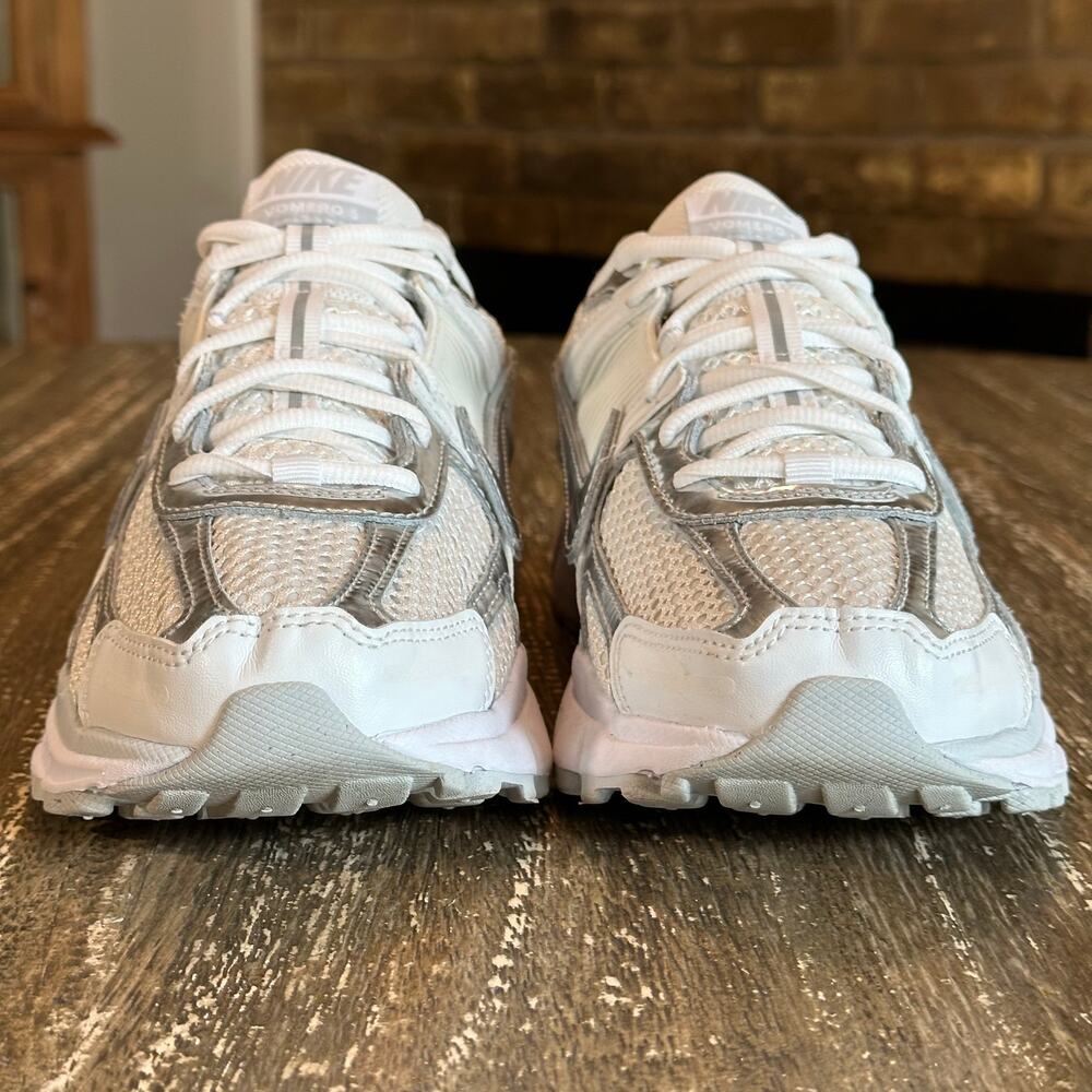 Nike Zoom Vomero 5 Sneakers Mesh Metallic Silver White Chrome Toe Womens Size 10 - Picture 7 of 15